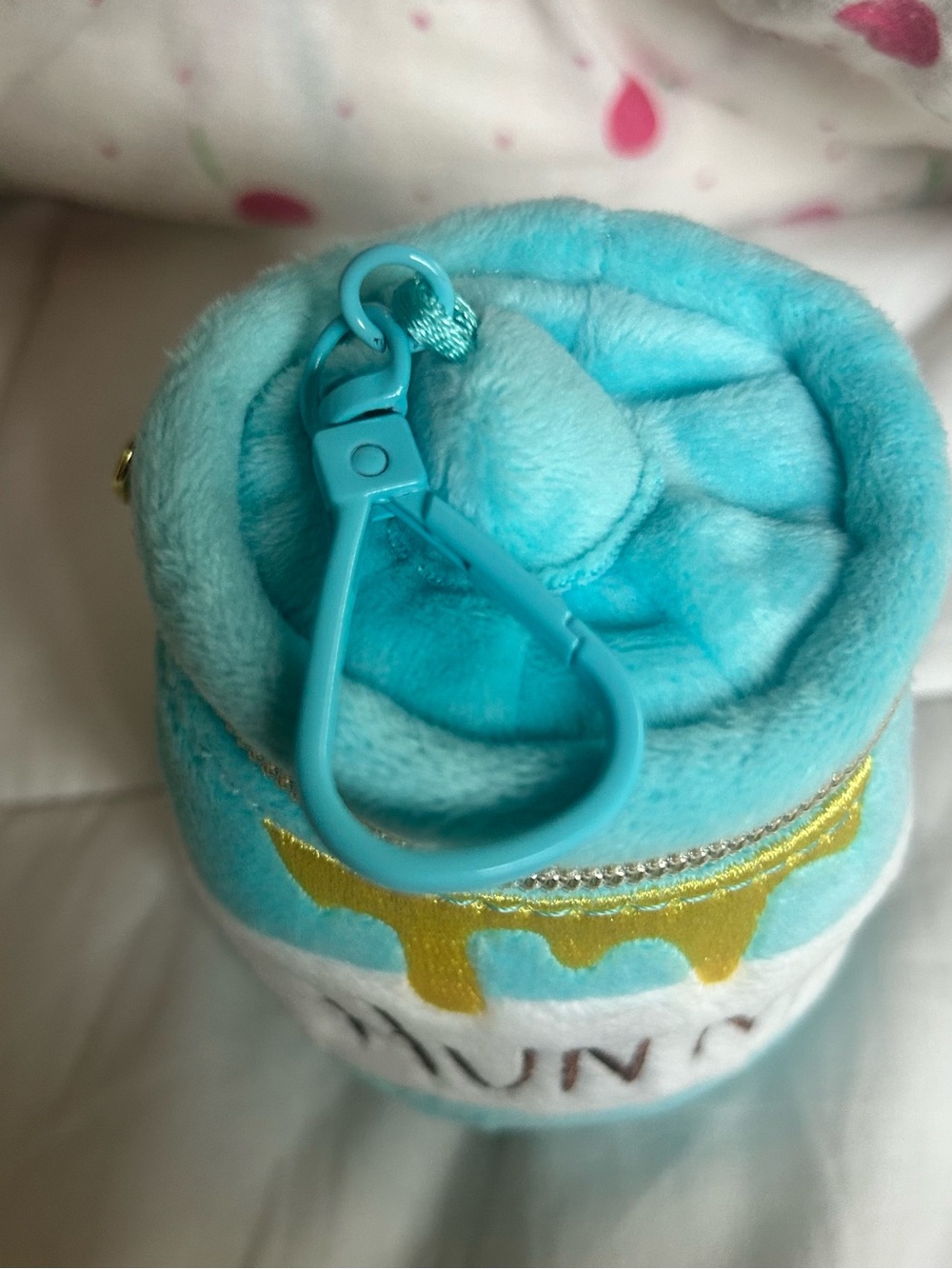 Winnie the Pooh Plush coin bag keychain - Picture 2 of 11